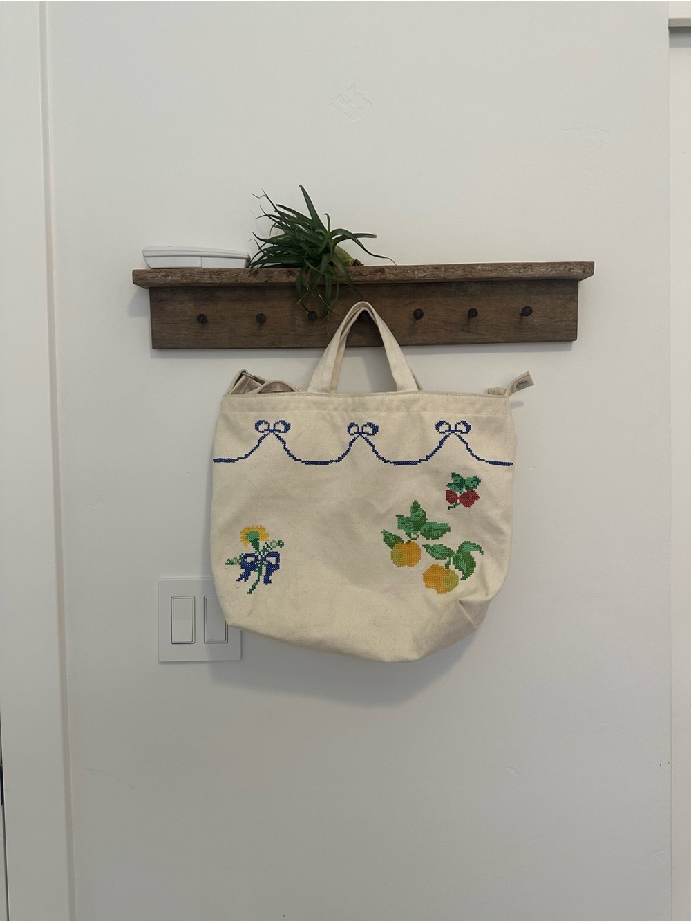 BAGGU Cream Canvas Tote with Blue Bow and Yellow Fruit Embroidery